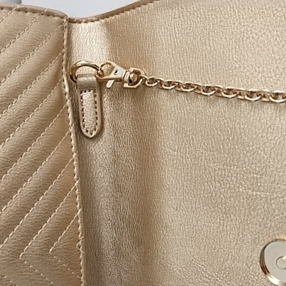 NWT MattGold Clutch Crossbody Bag Removable Chain Quilted Faux Leather Magnetic - Picture 5 of 10
